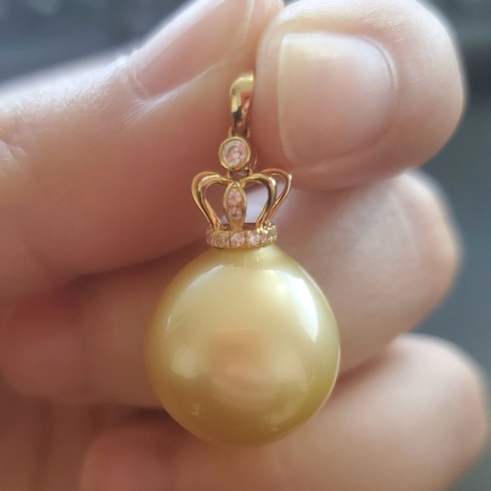 18K Southses Gold Pearl Pendant